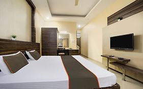 Collection O Hotel Silver Inn
